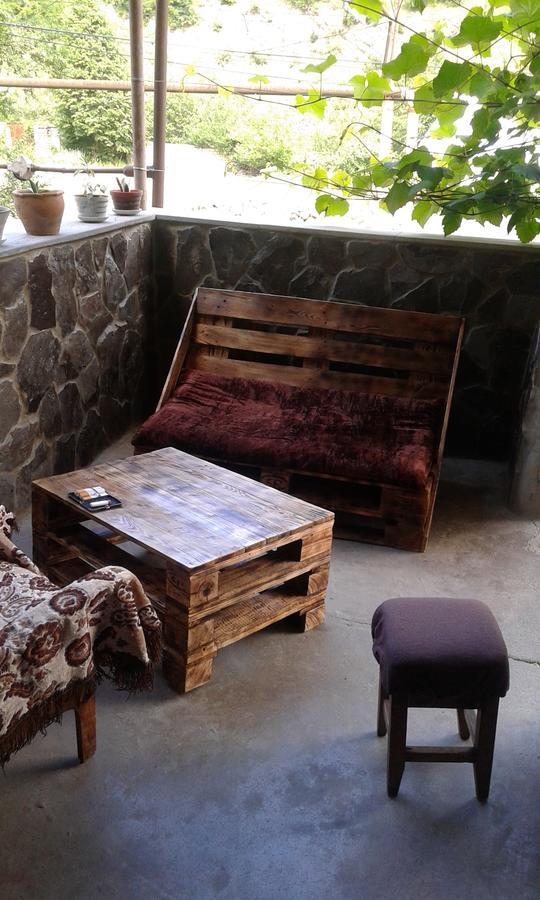 Guest House Nima Borjomi Bagian luar foto