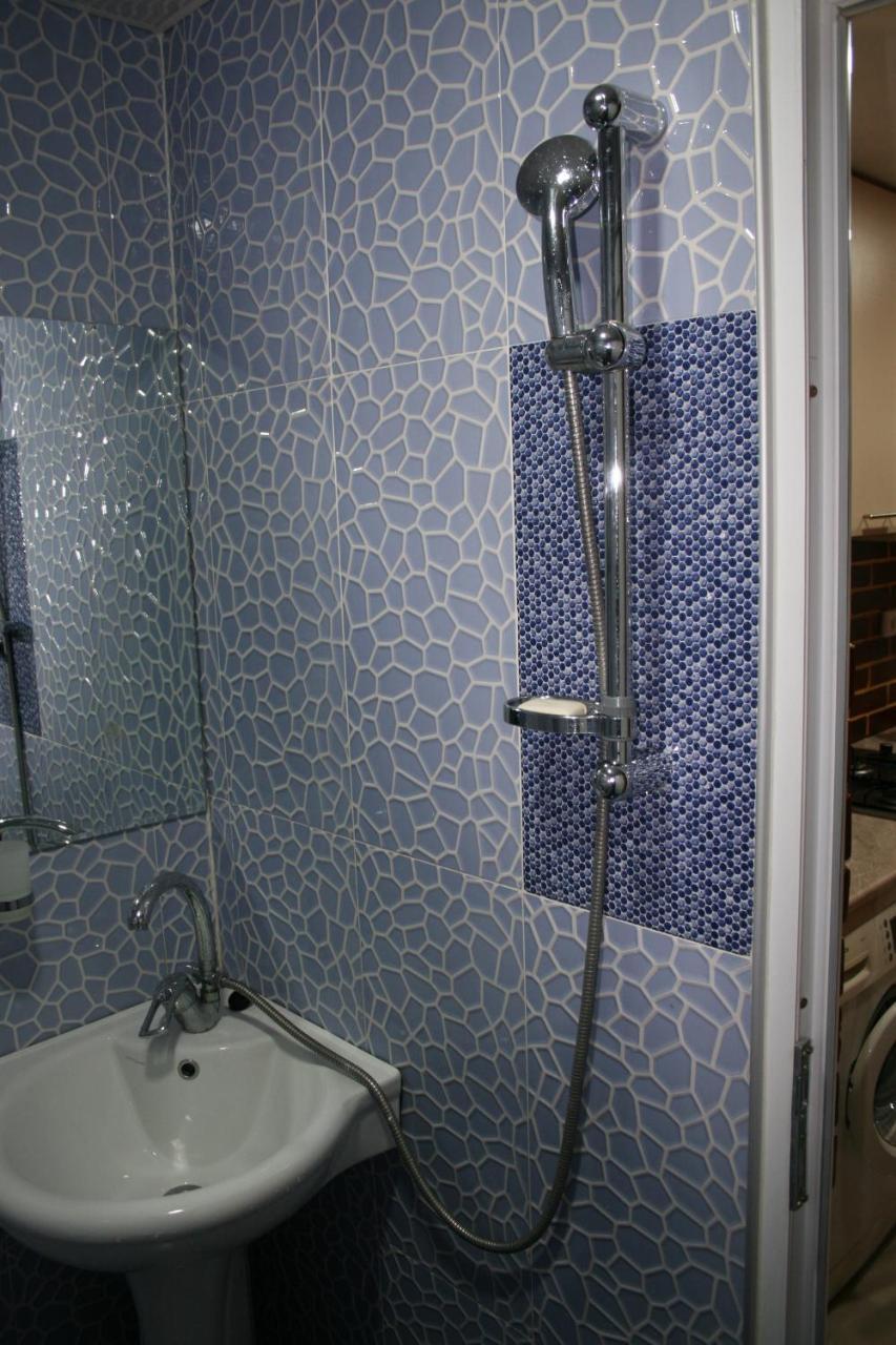 Guest House Nima Borjomi Bagian luar foto