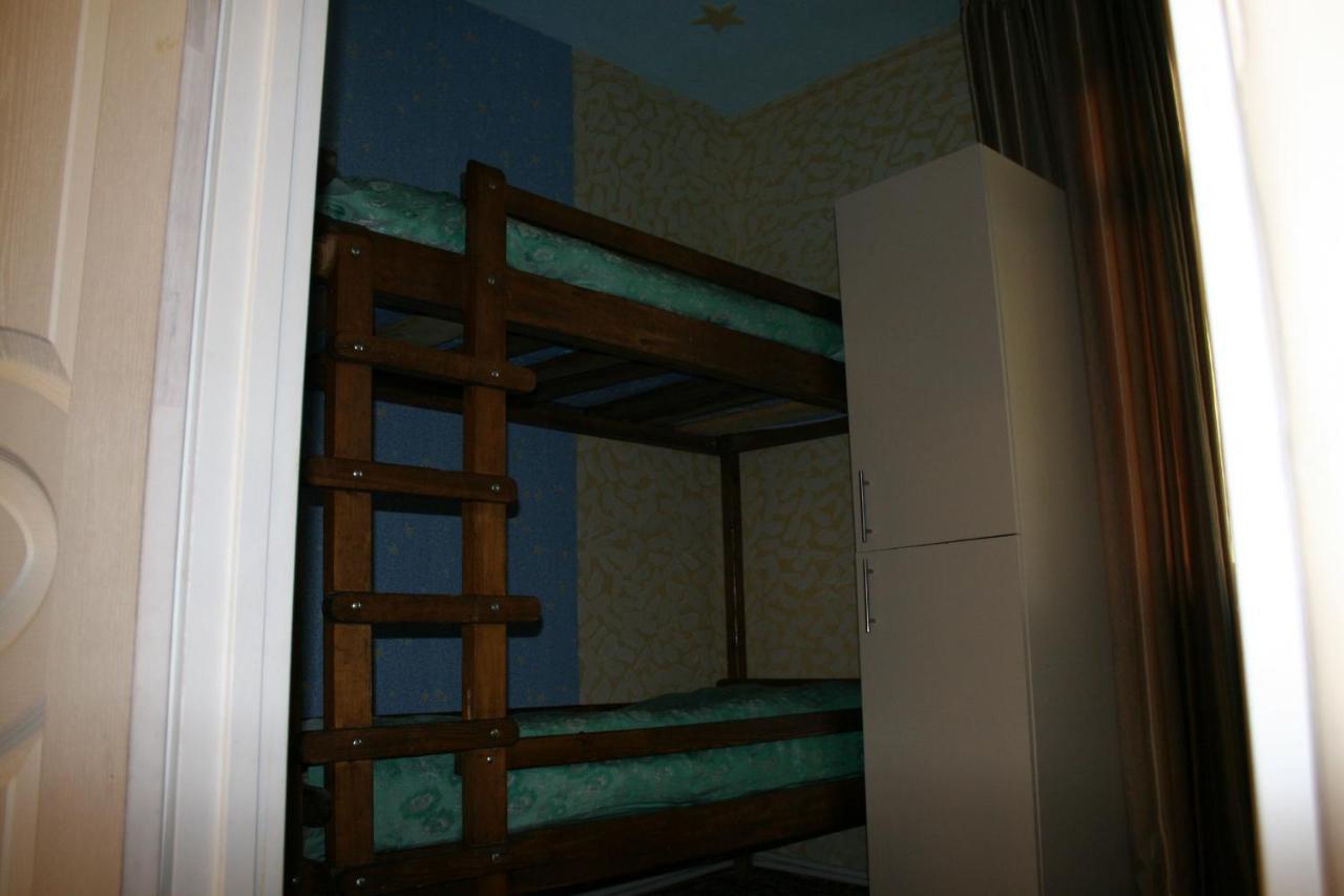 Guest House Nima Borjomi Bagian luar foto