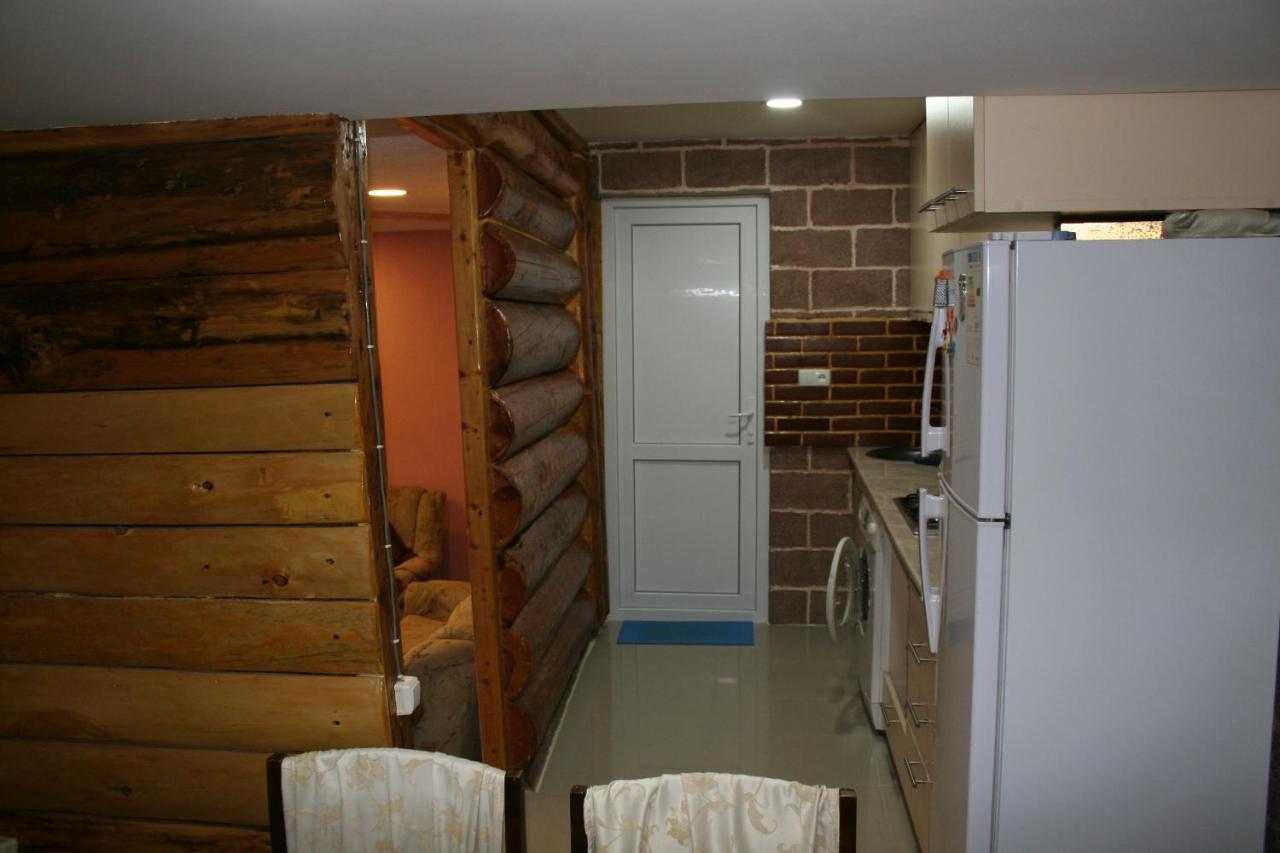 Guest House Nima Borjomi Bagian luar foto