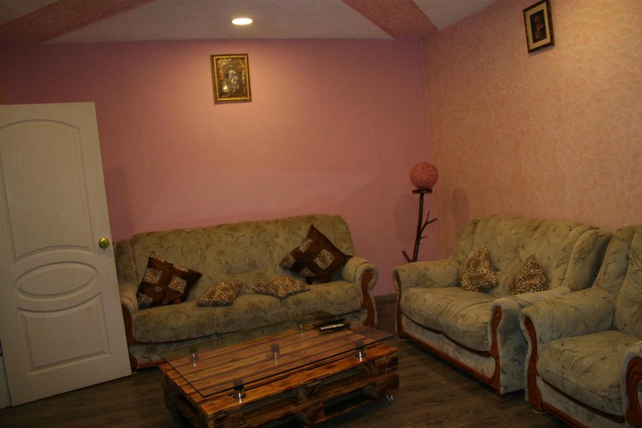 Guest House Nima Borjomi Bagian luar foto