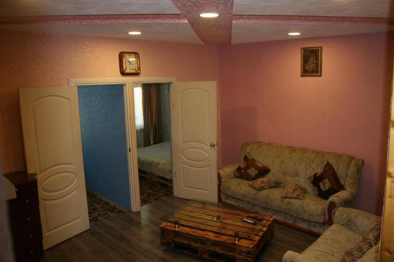 Guest House Nima Borjomi Bagian luar foto