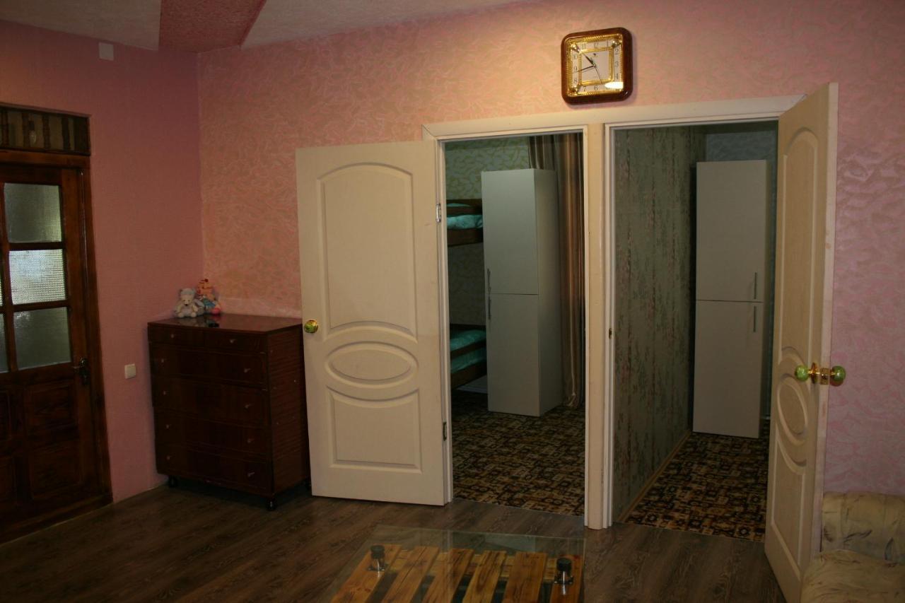 Guest House Nima Borjomi Bagian luar foto